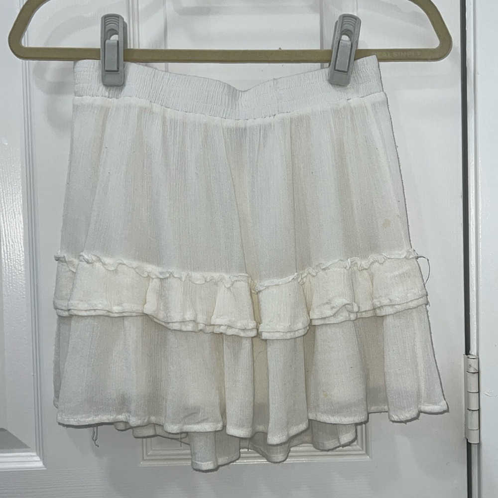 White flowy skirt